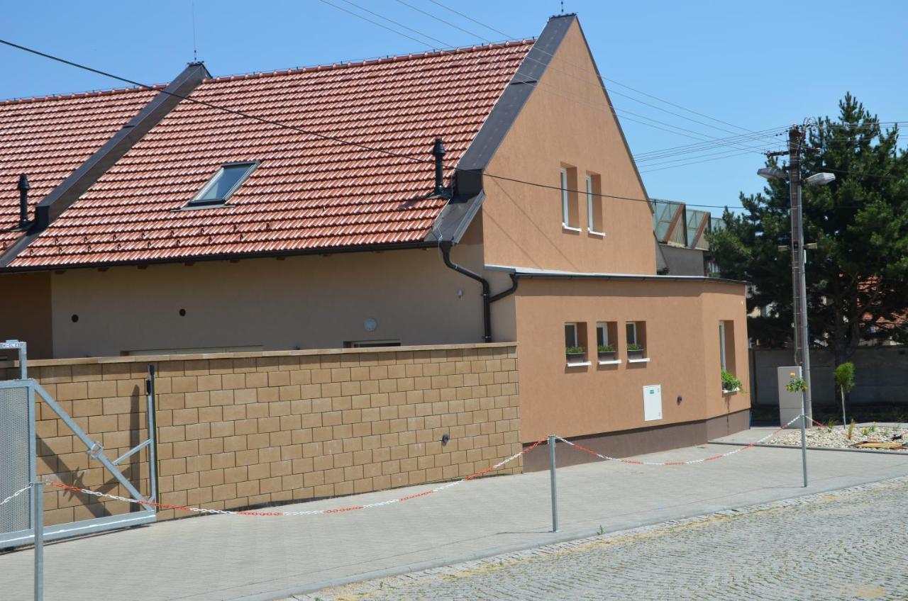 Apartmany Za Dvorem Velké Pavlovice Exterior foto