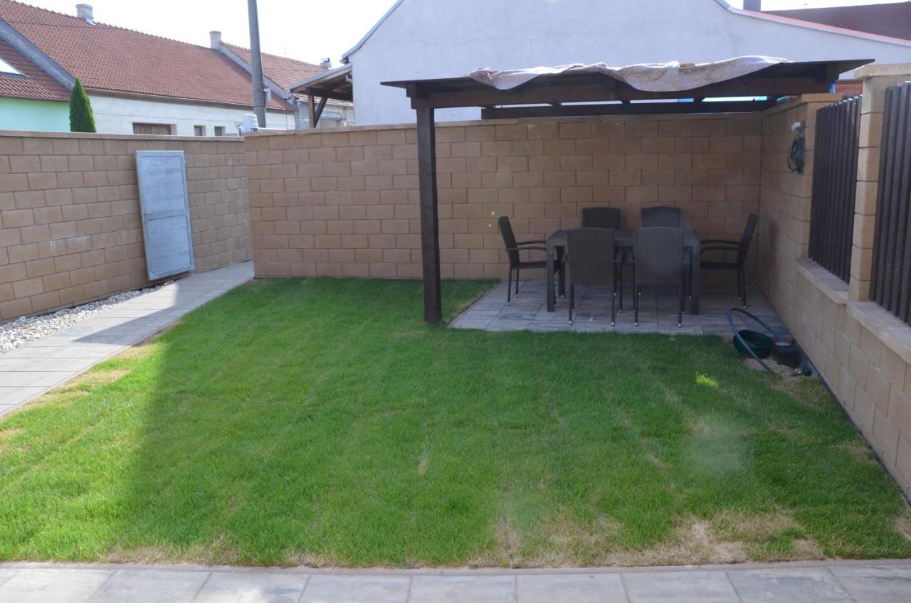Apartmany Za Dvorem Velké Pavlovice Exterior foto