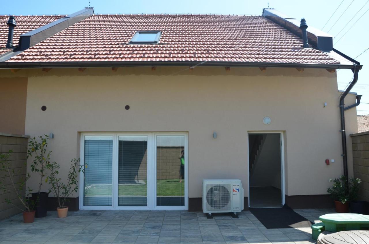 Apartmany Za Dvorem Velké Pavlovice Exterior foto