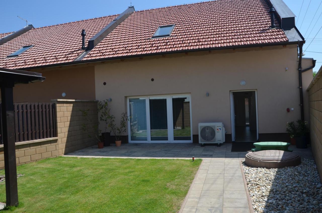 Apartmany Za Dvorem Velké Pavlovice Exterior foto